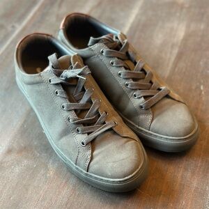 Men’s Goodfellow Low Top Sneaker Suede Shoe Size 9 1/2 Grey EUC